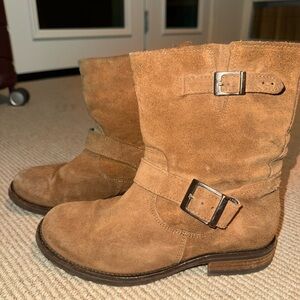 Vintage boots in oiled suede